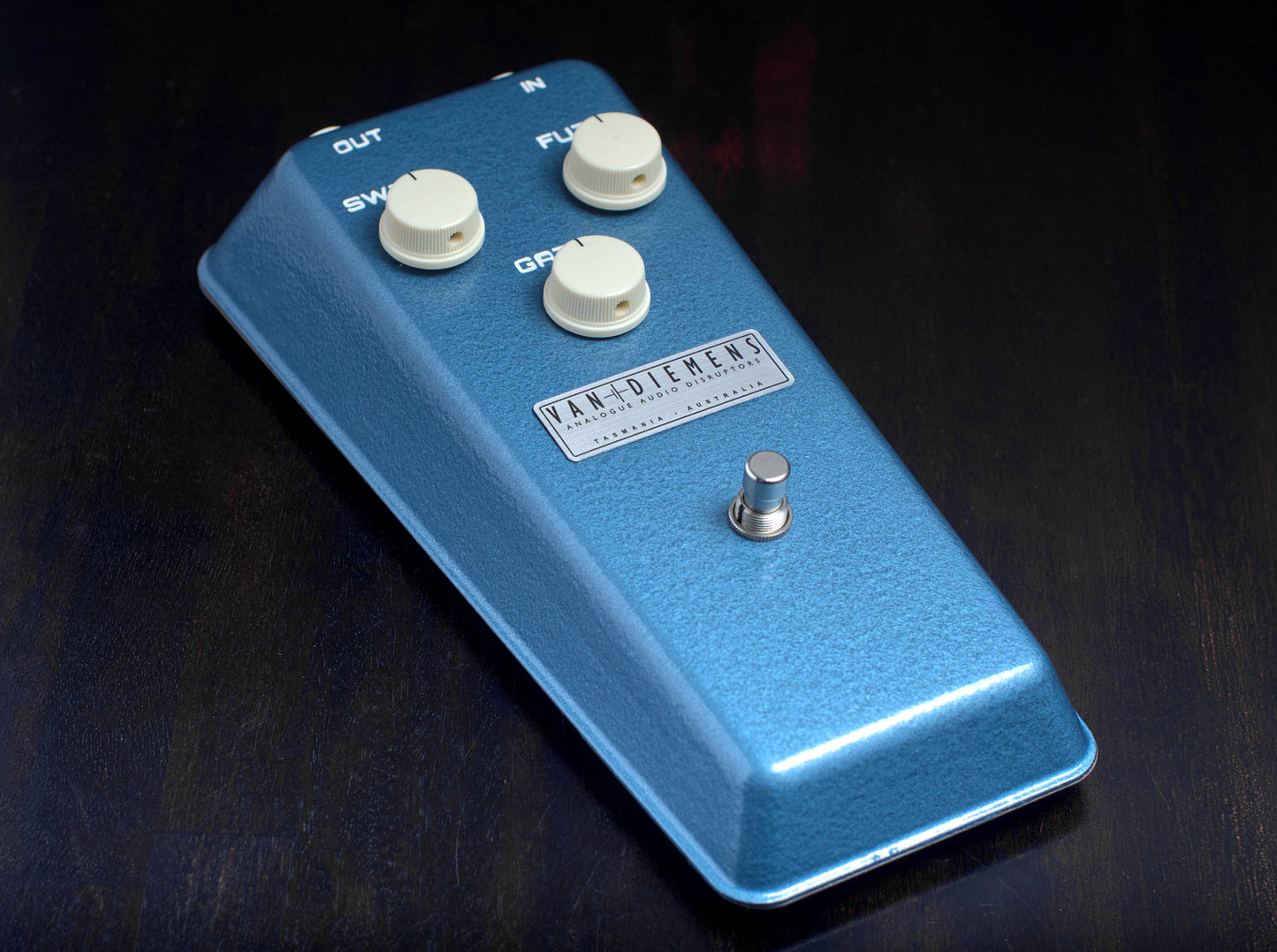 THE AMOS DELUXE
