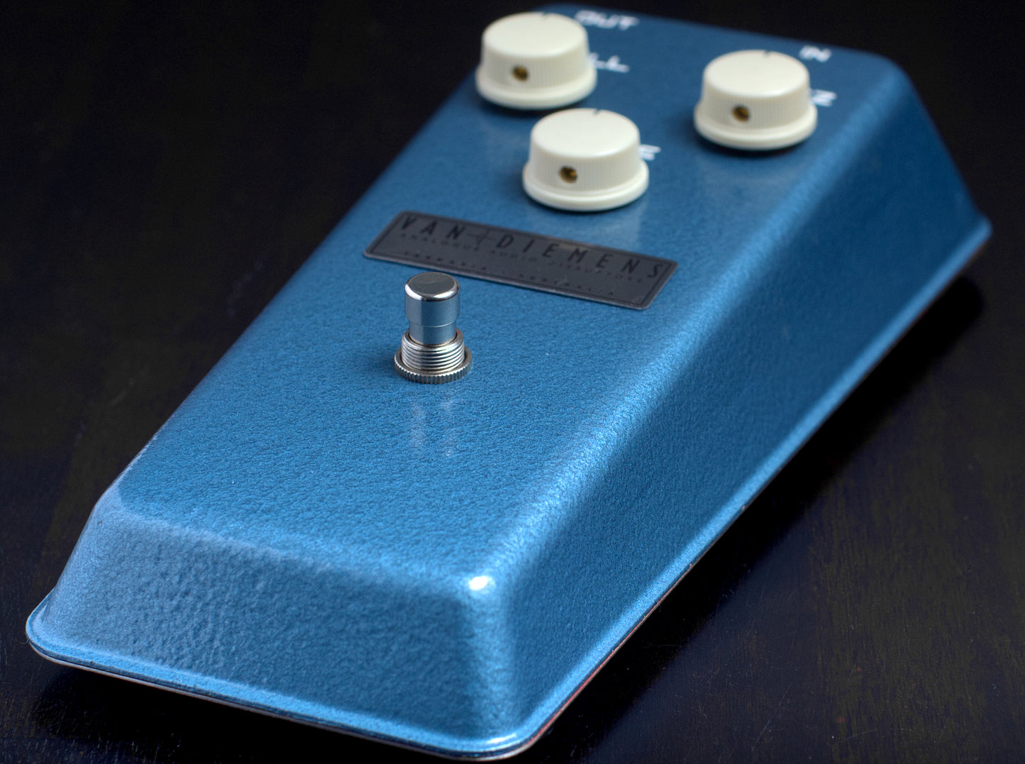 THE AMOS DELUXE