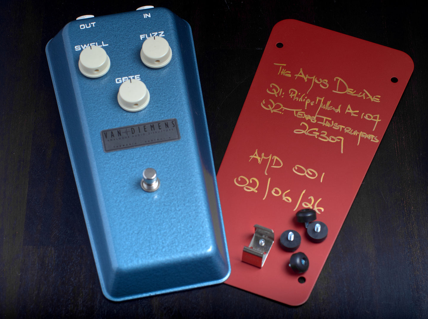 THE AMOS DELUXE