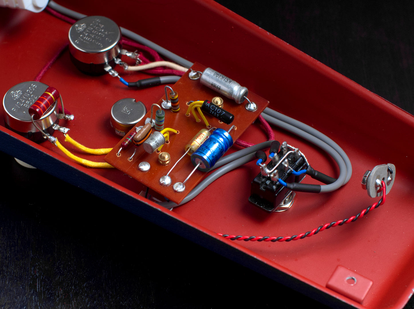 THE AMOS DELUXE