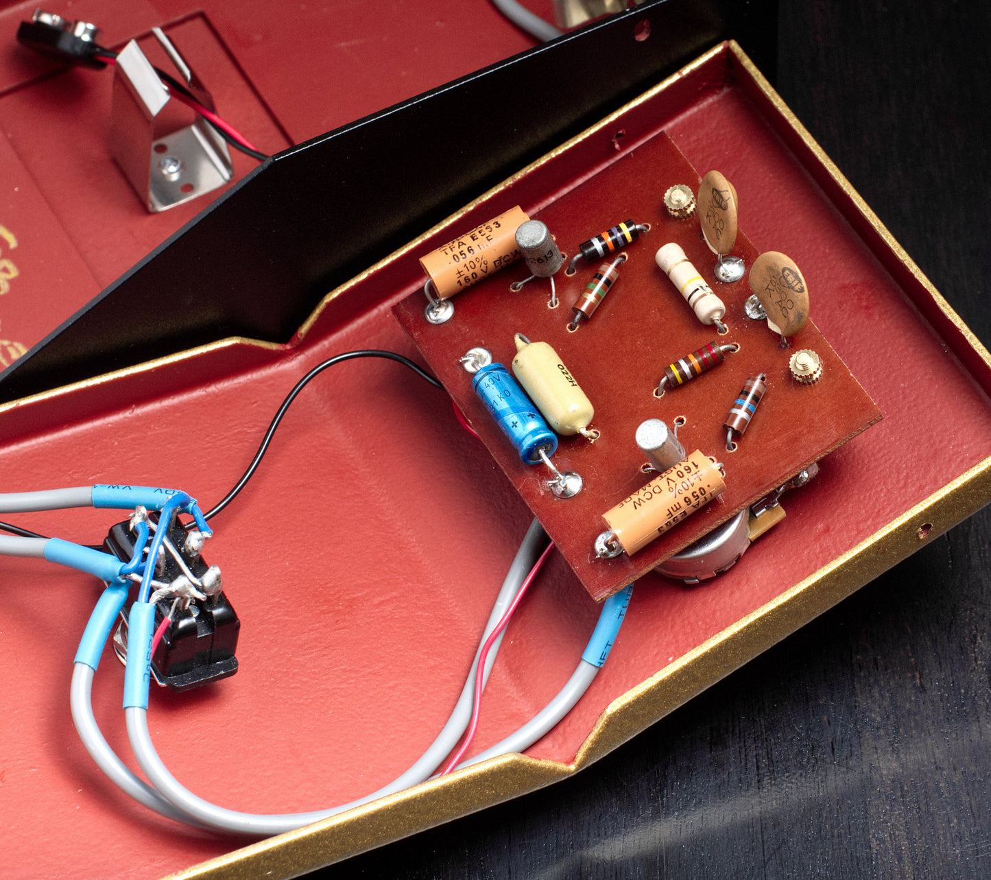 THE LEGGES TOR DELUXE