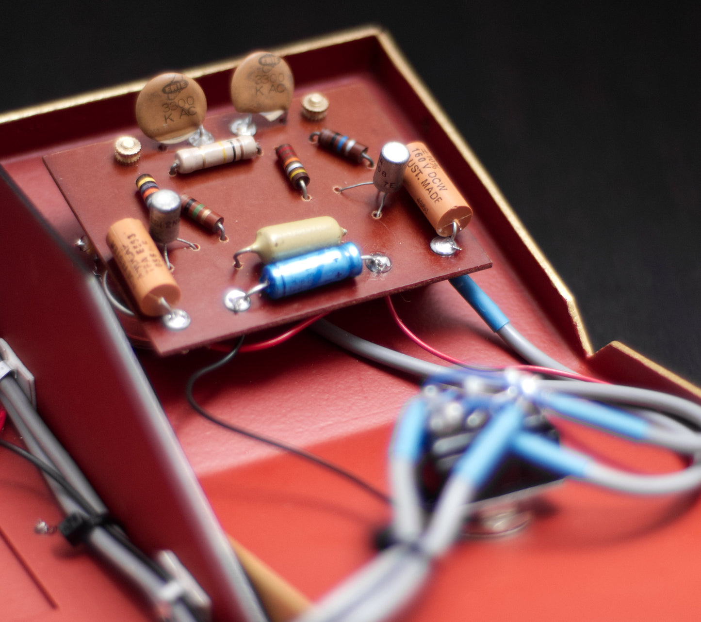 THE LEGGES TOR DELUXE