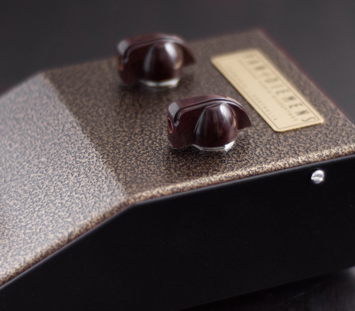 THE LEGGES TOR DELUXE