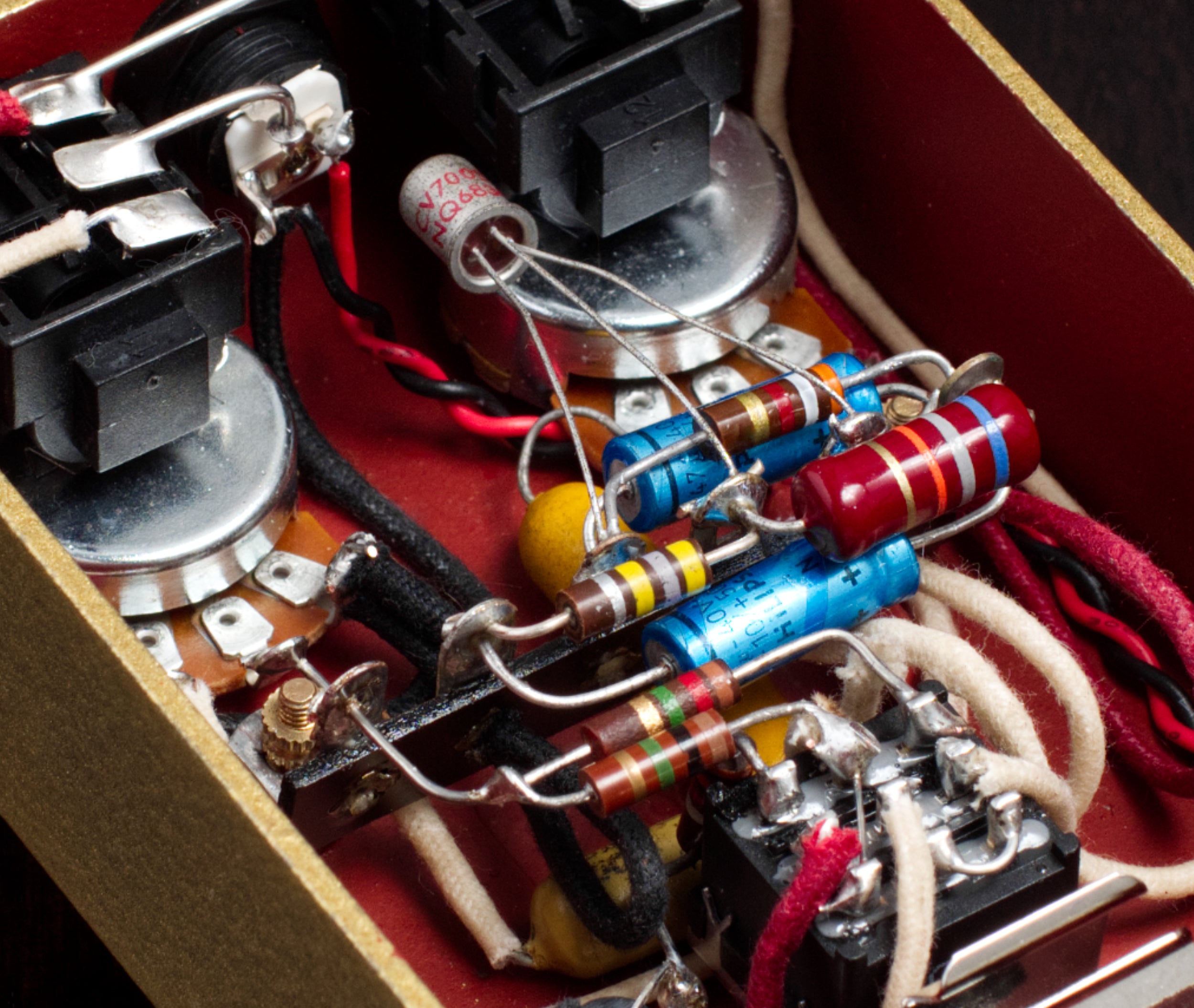 THE RED OCHRE – Van Diemens Analogue Audio Disruptors